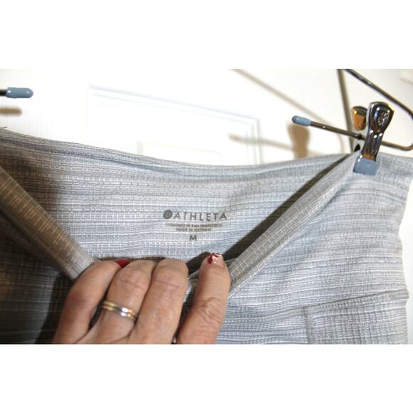 Athleta Gay High Rise Jacquard Mesh Chat to Town Capri Leggings sz M - Picture 4 of 4